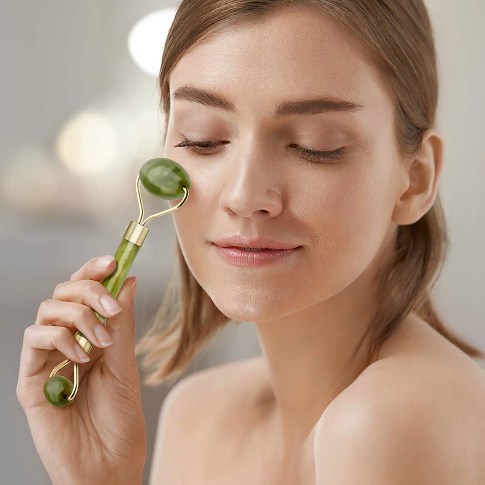 💚 Rouleau de Jade – Éclat et Relaxation pour Votre Peau ! ✨